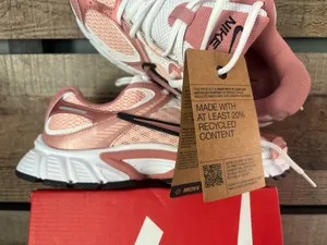 Women’s Nike running sneakers thumbnail 4