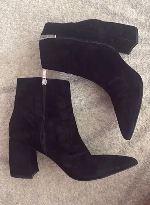 Marc Fisher Black boots thumbnail 1