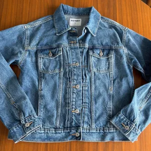 Old Navy Denim Jacket M Relaxed Classic Medium Wash Trucker Fall Layering Preppy thumbnail 3