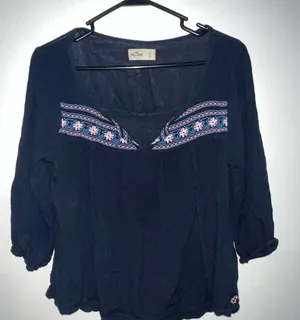 Hollister Floral Embriodered Peasant Top size Small thumbnail 1
