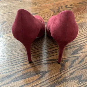 Lauren Blackwell Cecily Suede Burgundy High Heel Pumps Sz 10 thumbnail 2