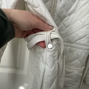 Athleta Mendocino Coat Zipper Front Belted Magnolia White Puffer Women’s Size XS thumbnail 4