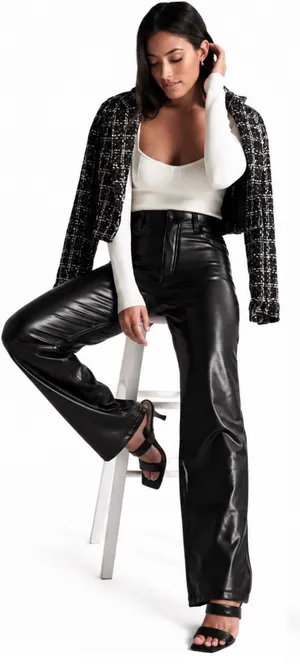 Abercrombie Curve Love High Rise 90s Relaxed Vegan Leather Pant Black Size 26 thumbnail 1