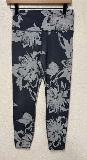 VUORI *flawed* Floral Print Black & Gray Leggings Estimated Size Small thumbnail 1