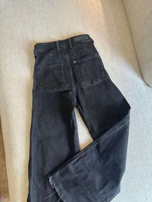 H&M jeans thumbnail 2