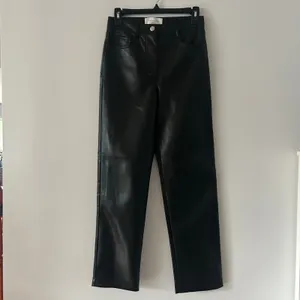 Aritzia Wilfred The Melina Black Faux Leather Straight Leg Pant Size 2 thumbnail 2