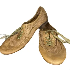Naya Leather‎ Lace Up Flats Tan Size 7 thumbnail 1