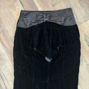 Vintage Scott Mcintosh Black Velvet Rhinestone Bow Midi Skirt thumbnail 5
