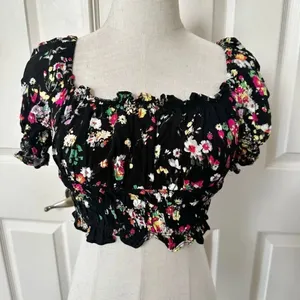 H & M black floral puff sleeve short sleeved top thumbnail 9