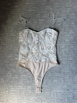 superdown Lace Sweetheart Bodysuit in White thumbnail 2