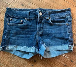 American Eagle cuffed dark wash size 6 shortie Daisy Duke shorts thumbnail 1