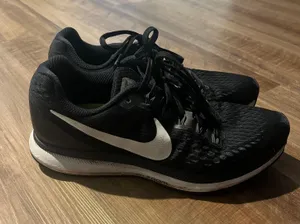 Nike Women’s Zoom Sneakers Black and White - Size 7.5 thumbnail 1