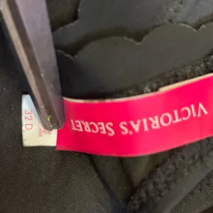 Victoria's Secret Black Scalloped Edge‎ Top thumbnail 2