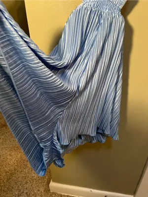 Women’s Sz Large Romper Halter Neck Deep V-Neck Light Blue Pleated Plisse Ruffle thumbnail 4