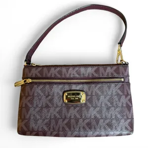Michael Kors Jet Set Large Signature Wristlet Maroon. thumbnail 1