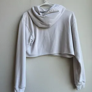 Aritzia Tna Cropped Light Grey Hoodie Sweatshirt Size Small Streetwear Athletic thumbnail 4