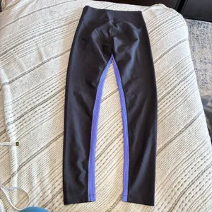 Peloton Black & Purple Ribbed High-Waist Workout Leggings – Size L EUC thumbnail 9