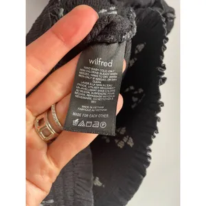Wilfred Aritzia Black Floral Smocked Cottagecore Crop Top Bardot Women's XS‎ thumbnail 5