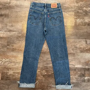 Levi's Wedgie Straight Leg Medium Dark Wash Distressed Raw Cuffed Hem 25 Buttonfly thumbnail 5