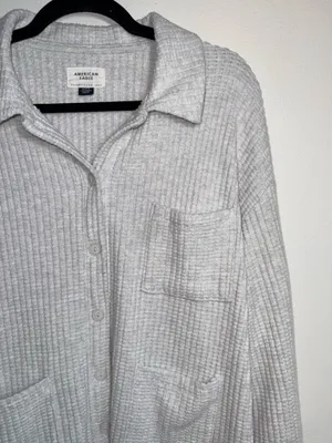 American Eagle Waffle Knit Shacket Light Gray Pocket Button Front thumbnail 3