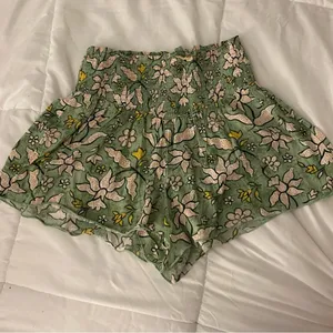 Aerie Real‎ Good Floral High Rise Smocked Shorts thumbnail 4