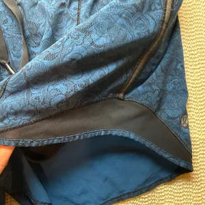 Lululemon Hotty Hot Short Black Blue 8 Women's Mini Park Lace Multi Black thumbnail 6