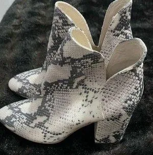 Steve Madden Rockstar Faux Snakeskin Boots size 8 booties thumbnail 1