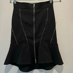 Zara Zip High Low Flounce Skirt Knee Length Contemporary Front Zip Closure Black thumbnail 2