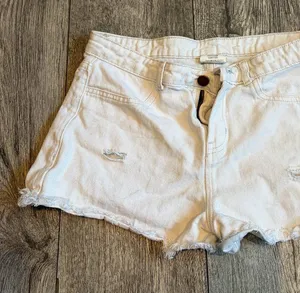 Juniors Large White Jeans Denim Shorts thumbnail 1