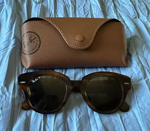 Ray-Ban Sunglasses thumbnail 1