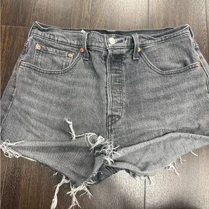 Levi’s 501 High Rise Original Denim Cut-Off Shorts - Washed Black - Size 31‎ thumbnail 1