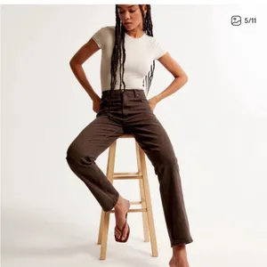 A&F Ultra High Rise 90s Straight Jean in Brown - 26S Curve Love thumbnail 5