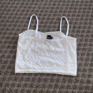 Bisou Bisou white floral crop top thumbnail 2