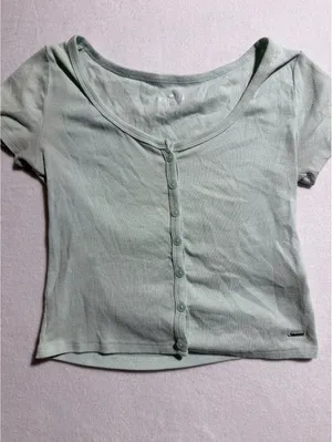 Hollister Light Green Ribbed Button-Up Crop Top XS thumbnail 3