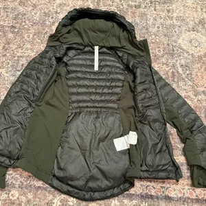Lululemon Down For A Run Jacket Green‎ Olive Full Zip Puffer Women Size 2 thumbnail 5