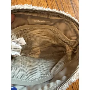 Lululemon Everywhere Belt Bag One Size Beige Fleece Sherpa Crossbody Sling Zip thumbnail 2