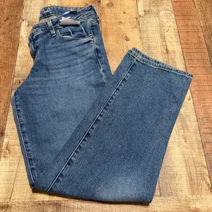Old Navy NEW Women's Medium Wash Denim O.G. Loose Jeans Sz 8 Classic Minimalist thumbnail 1