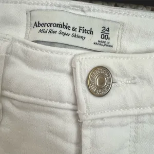 Abercrombie Mid Rise Skinny Ankle Jeans thumbnail 6