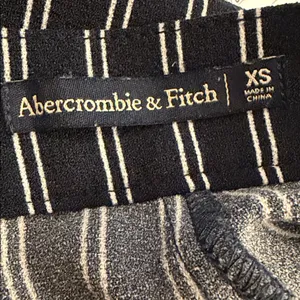 Abercrombie & Fitch Wide Leg Blue White Pinstripe Trouser Pants Size XS thumbnail 6