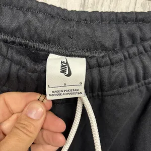 Womens Size L Nike Black Sweatpants Zipper Pocket CW5565 NWT thumbnail 6