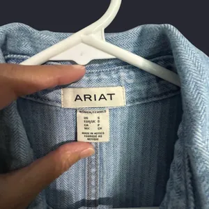 NWT Ariat Women’s Denim Herringbone Romper Size Small Blue Short Sleeve thumbnail 4