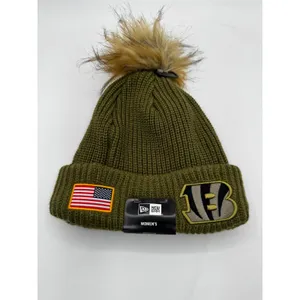 New Era Women's Cincinnati Bengals 2025 Salute To Service Cuffed Knit Hat New thumbnail 3