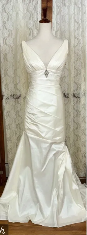 Beautiful Vintage Y2K Moonlight Ivory Taffeta Wedding Gown thumbnail 1