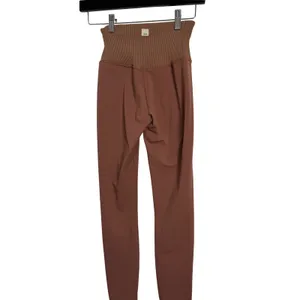 Vuori Rib‎ Studio Leggings Mahogany Brown High Rise Ribbed Waistband Yoga Pants thumbnail 4