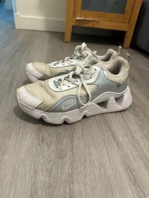 Nike Shoes Women’s thumbnail 3