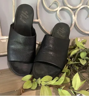 Rockport Black Leather The Walking Sandal Slides Womens 7W thumbnail 1
