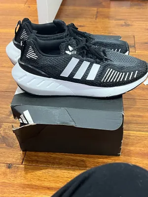Adidas Women’s Sneakers Black White thumbnail 3