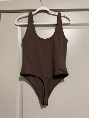 Aritzia Contour Babaton Bodysuit Square Neck thumbnail 4