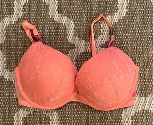 Victoria’s Secret push-up bra size 34DD thumbnail 1