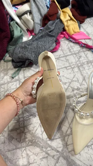 Cute beige and pearl bridal shoes thumbnail 3
